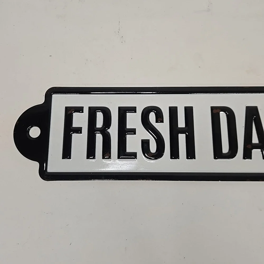 Metal Vintage/Retro Look‎ Fresh Daily sign